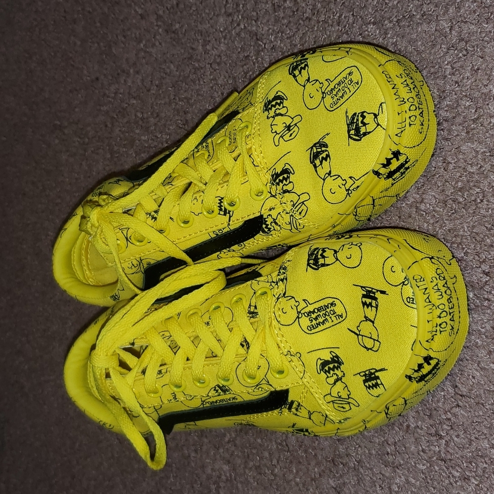 NWOT Vans Peanuts Addition Sneaker